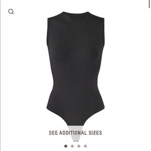 SKIMS ESSENTIAL BODYSUIT XXS/XS BLACK
